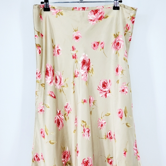 Banana Republic satin midi skirt - Picture 3 of 7